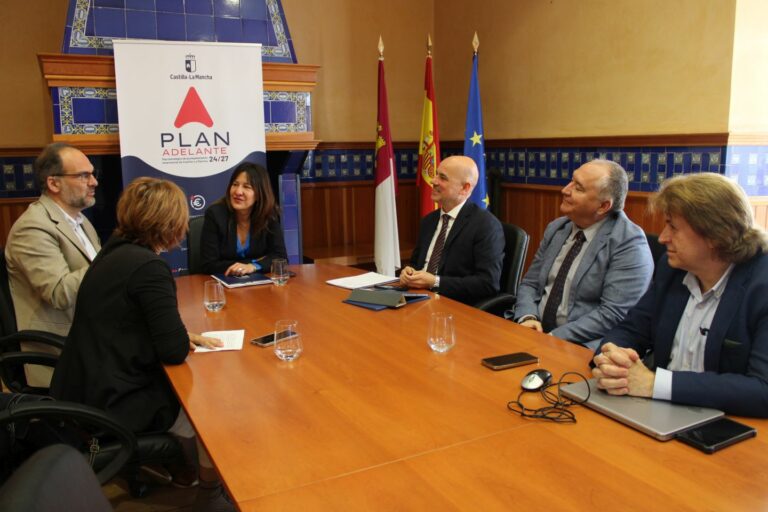 Blanca Fernández espera que el Plan Adelante 2024-2027 sea tan exitoso como el anterior, que supuso 85 millones en ayudas para 15.000 pymes y autónomos de Ciudad Real