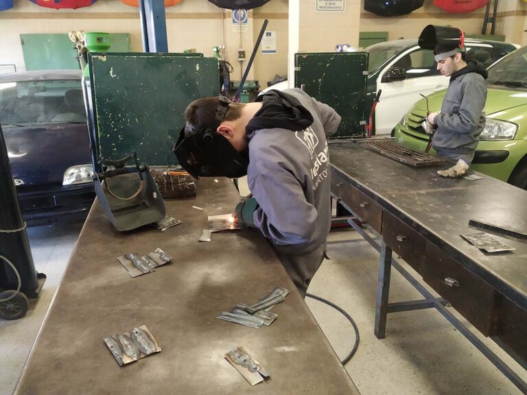 Salesianos Puertollano renueva su oferta de FP con Mantenimiento Electromecánico, Automoción y Mecatrónica Industrial