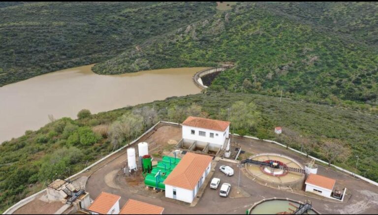La turbidez provocada por las lluvias hace no apta para el consumo el agua en Valdepeñas, Santa Cruz de Mudela y pedanías de Viso del Marqués