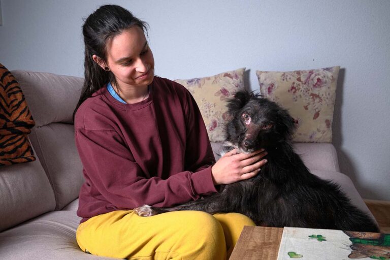 Manila, una perrita de Argamasilla de Calatrava símbolo del abandono: su hallazgo, enferma y atada, urge a mejorar la Ley de Bienestar Animal