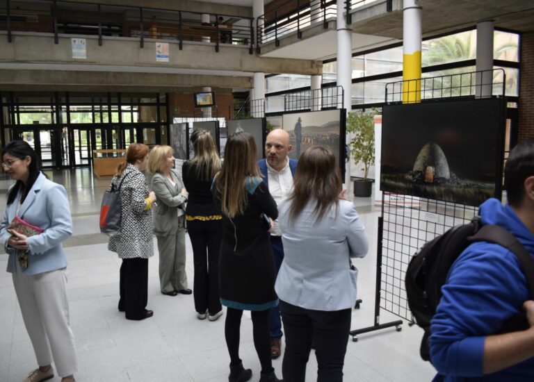 La UCLM acoge en Albacete una exposición fotográfica que muestra los trabajos y ocupaciones en Castilla-La Mancha