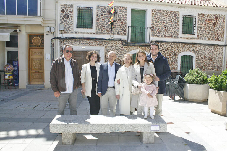 Entrañable bautizo del Banco Literario 2024 de Luis Alañón Flox en Aldea del Rey