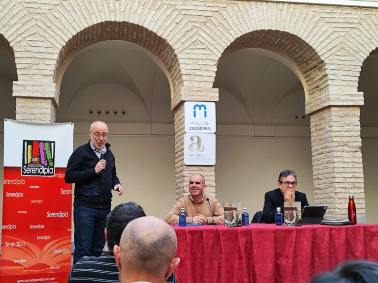 Antonio Mogort presenta su primera novela, «El ladrón de Historias»
