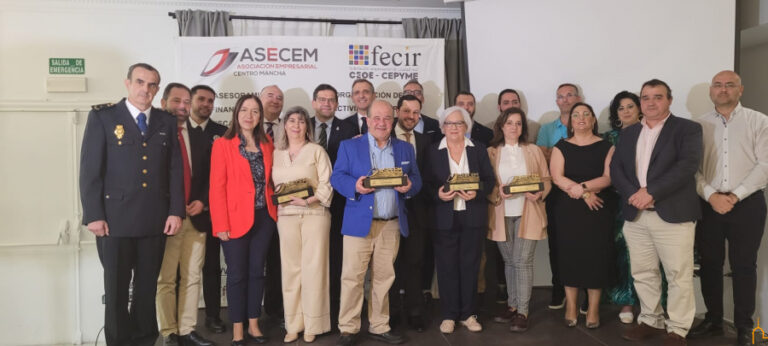 Valverde destaca a los empresarios en la entrega de los premios de ASECEM como agentes generadores de empleo, riqueza y oportunidades