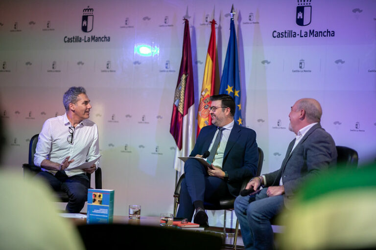 El Gobierno regional aborda el aprendizaje cooperativo en una nueva edición de “Consejería abierta” junto al docente y pedagogo, Andrés Negro