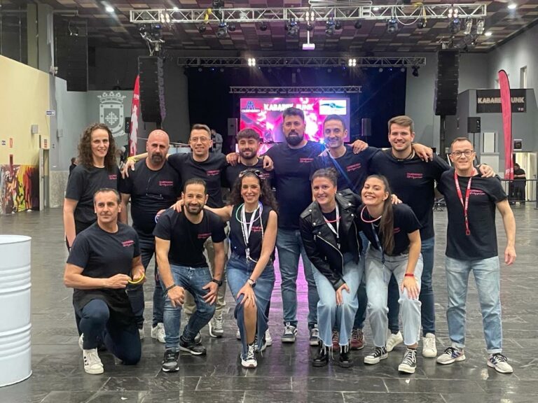 Éxito de la fiesta “Churrymember” con “We Love 80, 90 y 00” organizada por “Mesón Casa Loren” en Miguelturra