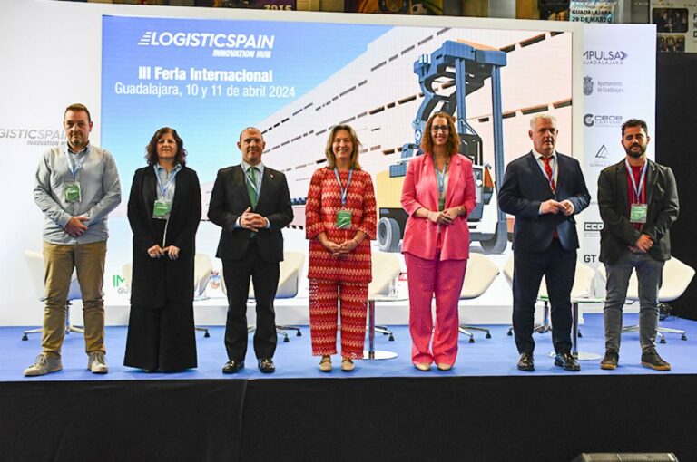 El Gobierno regional pide un esfuerzo al sector empresarial para incorporar a más mujeres en puestos de liderazgo dentro del sector logístico