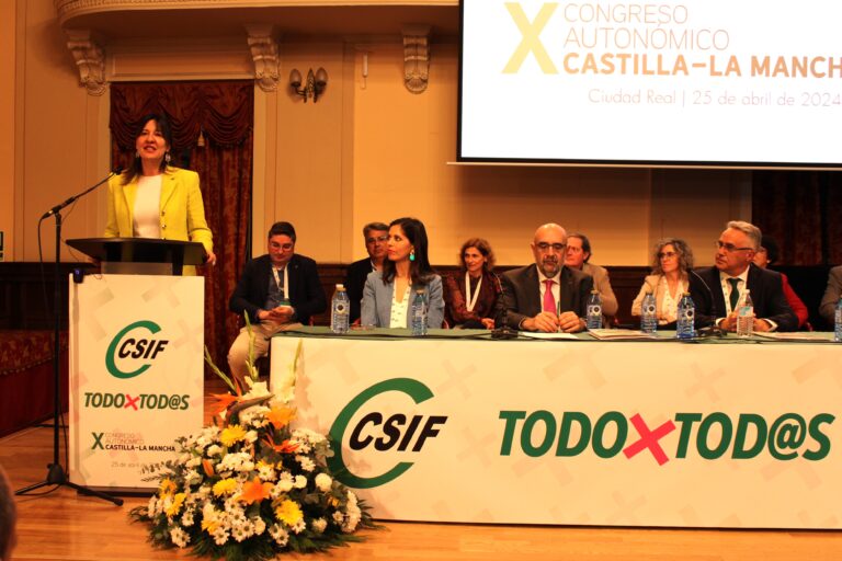 Blanca Fernández pide “complicidad” a CSIF para seguir avanzado en los servicios públicos de la región con una plantilla que cuenta con 13.500 empleados más que en 2015