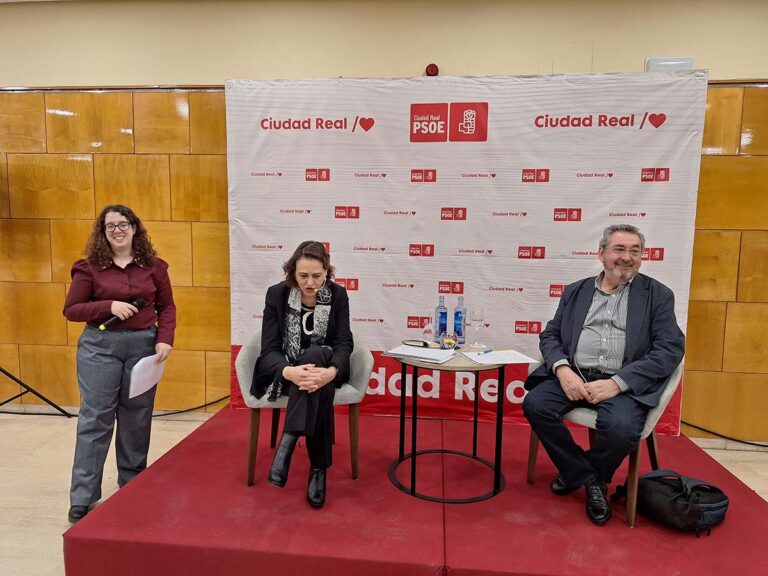 El PSOE local de Ciudad Real reúne a Magdalena Valerio y Toni Ferrer para hablar de retos en empleo, economía y pensiones