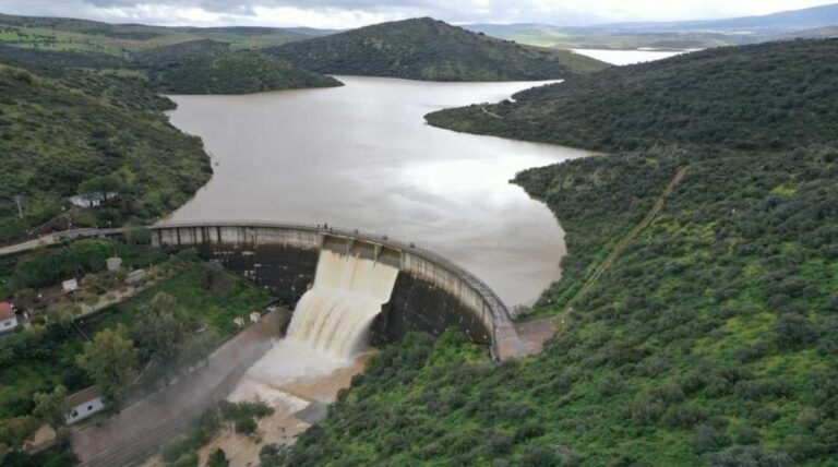 Aqualia y el Ayuntamiento de Valdepeñas informan de un posible episodio de turbidez del agua por las últimas lluvias