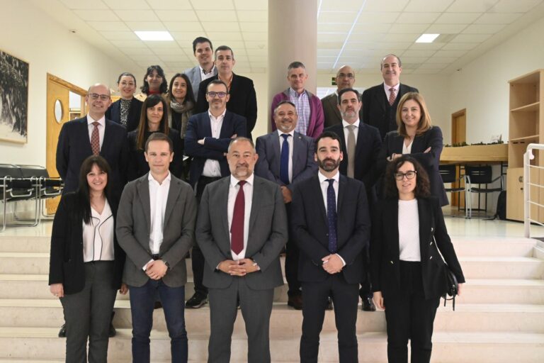 La UCLM e Incarlopsa renuevan la ‘Cátedra de Innovación Abierta’