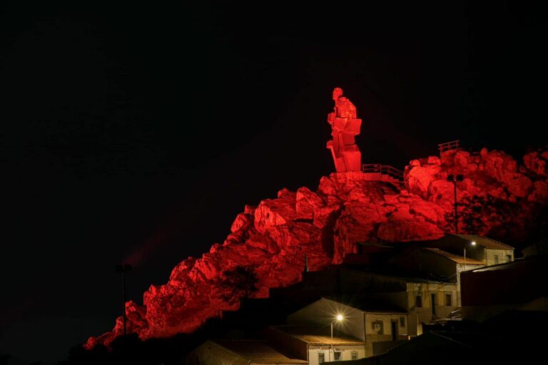La FEMP llama los ayuntamientos y diputaciones a iluminar sus edificios con motivo del Día Mundial de la Seguridad y Salud en el Trabajo