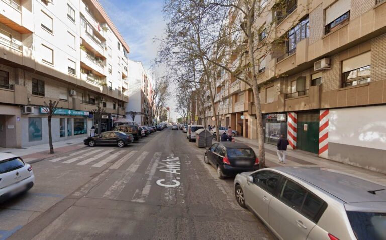 Puertollano: Un individuo amedrenta a los ciudadanos exhibiendo un cuchillo en la calle Ancha