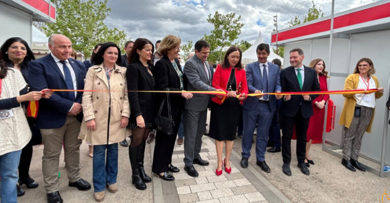 Valverde resalta la Feria de los Sabores de Alcázar como un evento vinculado al Quijote que pone en valor lo nuestro