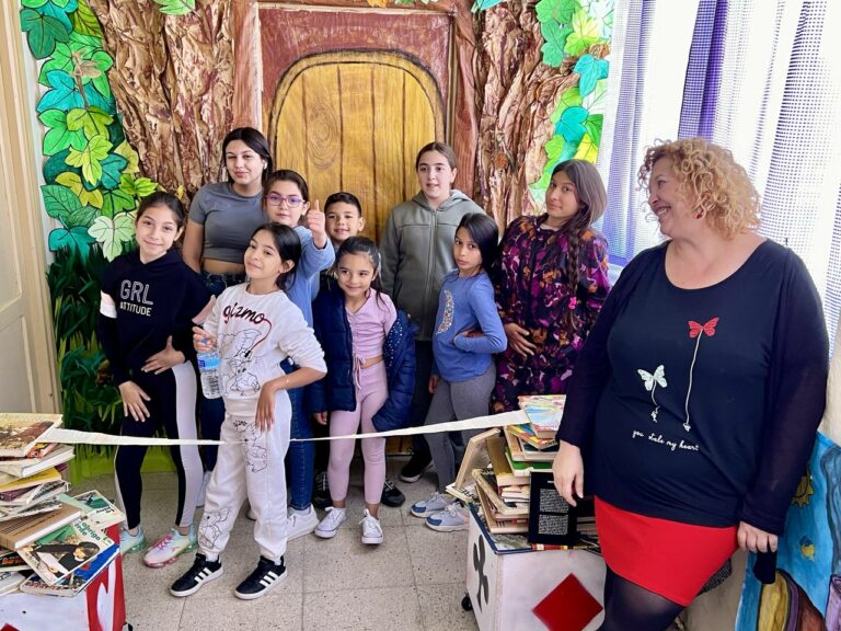 El Colegio Cervantes de Puertollano regala al barrio del Carmen una maravillosa y ejemplar biblioteca