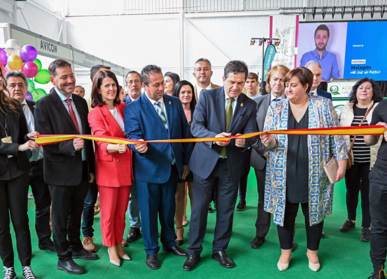 Valverde reivindica “medidas flexibilizadoras y reducir trabas burocráticas para facilitar las actividades agrícolas y ganaderas” en la inauguración de FERDUQUE