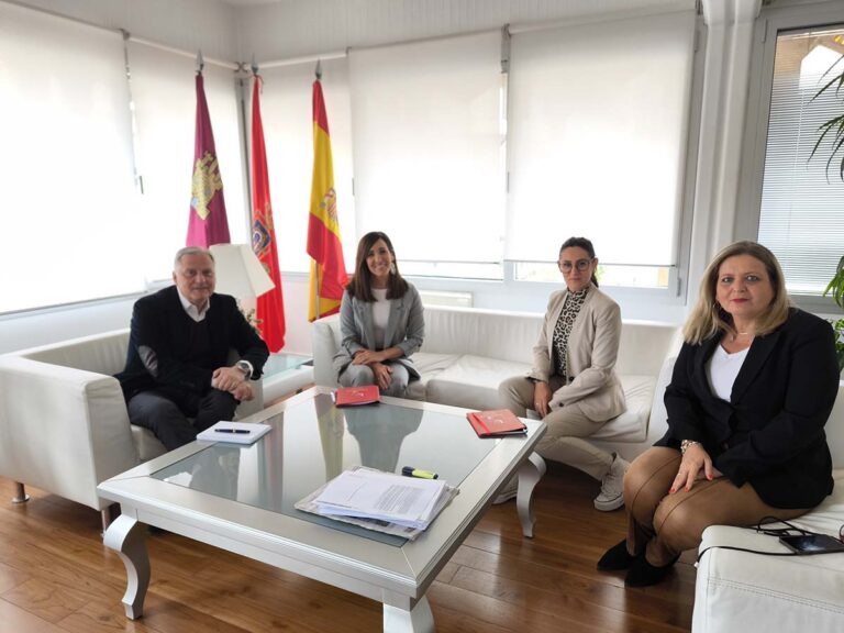 El alcalde de Ciudad Real se reúne con representantes del Colegio de Terapeutas Ocupacionales