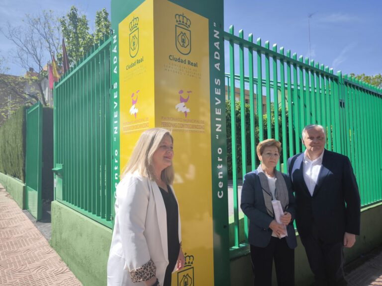 Cañizares en el homenaje a Nieves Adán: “Gracias a ella esta ciudad es mejor”