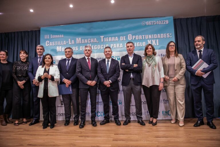 García-Page avanza “la operación de poda de la burocracia más importante de España” para seguir siendo la región más “fácil y fiable”