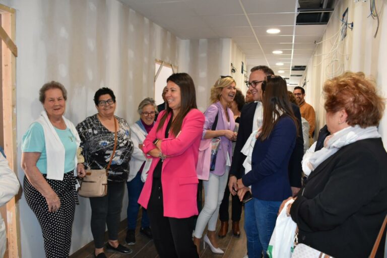 El Gobierno regional apoya a las entidades locales en la puesta en marcha de nuevos recursos de atención y cuidado a las personas mayores