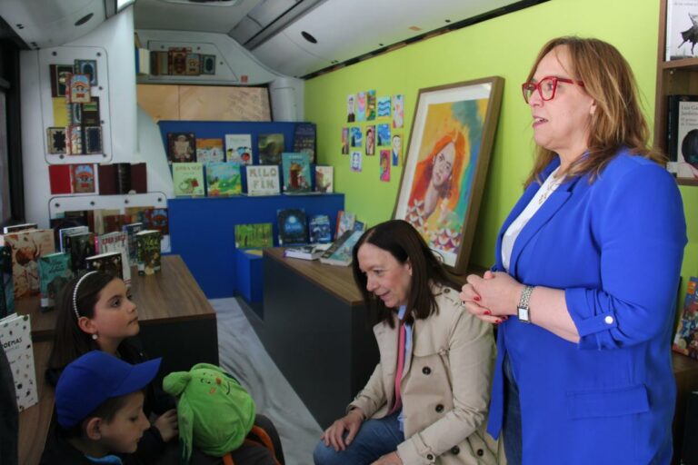 El servicio de bibliobús de Castilla-La Mancha llega a unos 300.000 castellanomanchegos y a más de 330 municipio