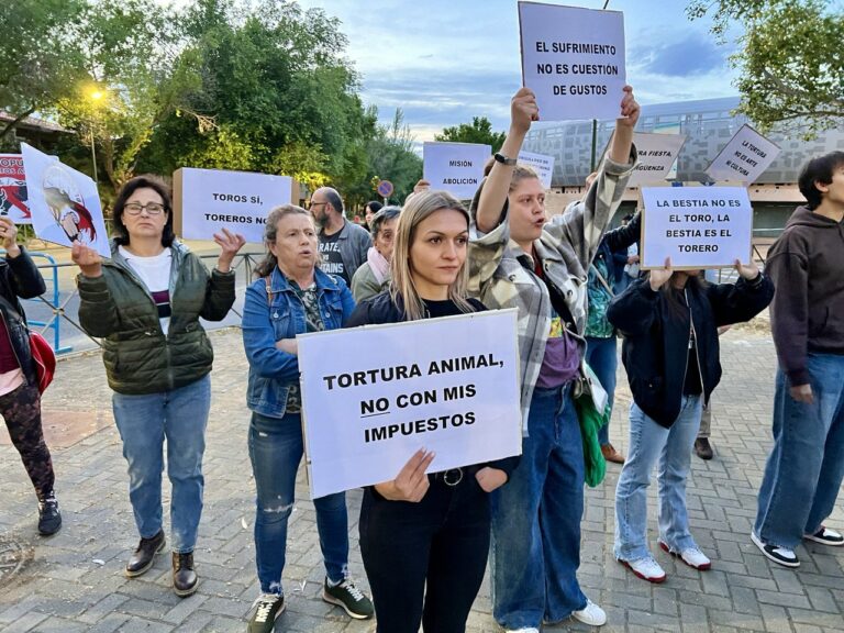 Puertollano: Protesta antitaurina en plena inauguración de la Feria de Mayo