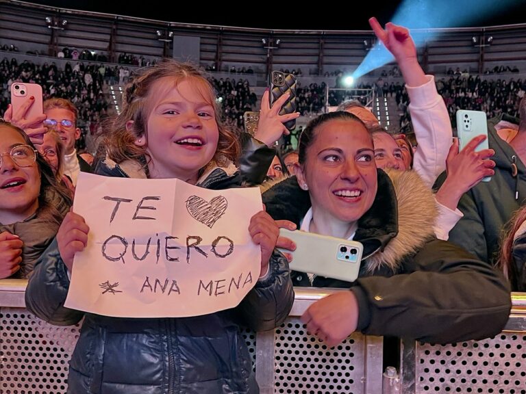 Puertollano: Las generaciones que idolatran a la diva pop de Estepona