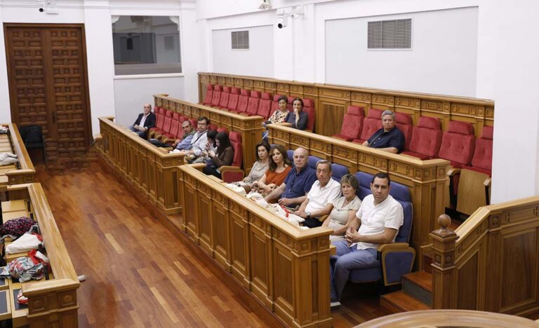 Las Cortes de Castilla-La Mancha muestran el parlamento a la ciudadanía en su jornada de Puertas Abiertas en la antesala del Día de la Región