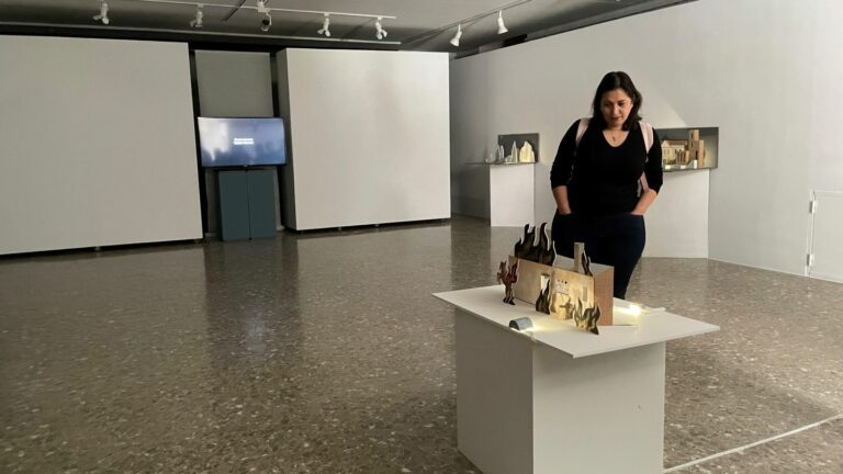 La UCLM presenta en la Escuela de Arte de Toledo la muestra ‘Escenografismos’, con maquetas de Isidro Ferrer