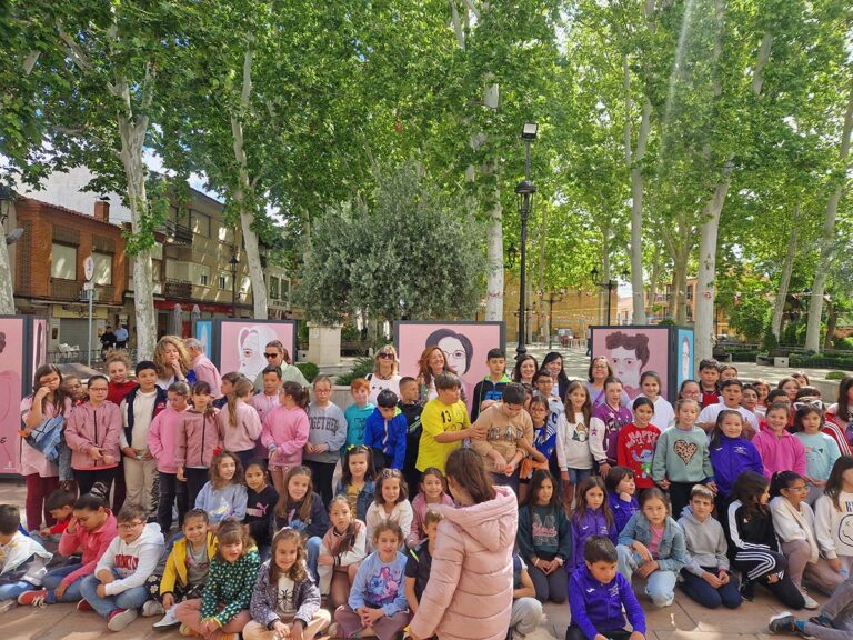 El Gobierno regional inaugura la exposición ‘Mujeres Referentes’ con el objetivo de rescatar del olvido a mujeres que han sido importantes a lo largo de la historia