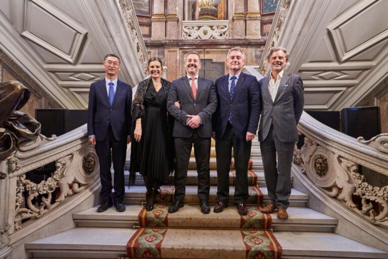 Casa de América dedica una exposición al mantón de Manila, símbolo de intercambio entre culturas
