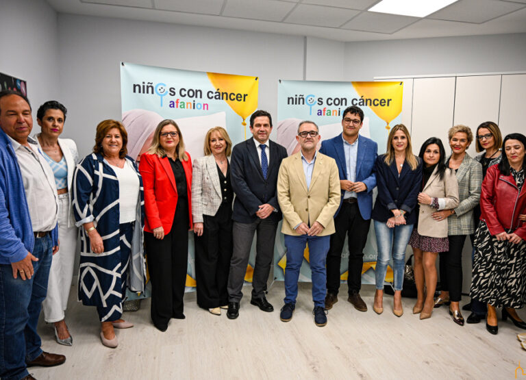 Miguel Ángel Valverde ensalza la labor de acompañamiento y orientación de la Asociación de Familias de Niños con Cáncer de Castilla la Mancha (AFANION)
