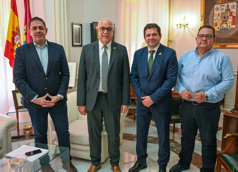 El presidente de la Diputación trata con el alcalde de Manzanares diversos asuntos de interés para su municipio