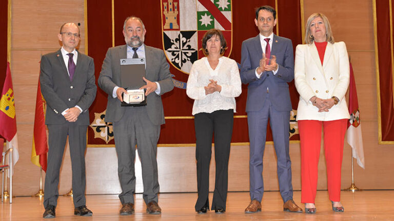 La Facultad de Químicas de la UCLM festeja sus 50 años viajando a los orígenes, mostrando su evolución y trabajando por mantener su excelencia