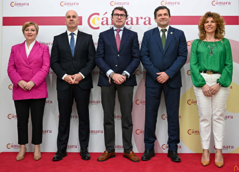 Valverde destaca la necesaria adaptación a las nuevas tecnologías y la mejora de todas las infraestructuras para impulsar la competitividad empresarial de la provincia de Ciudad Real