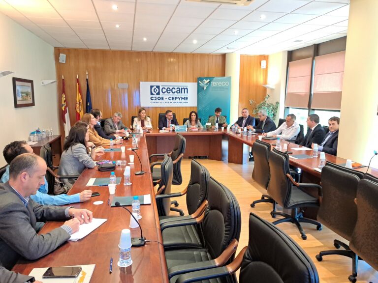 El Gobierno regional y el sector de la construcción aúnan esfuerzos para ampliar la oferta y promover la rehabilitación de vivienda