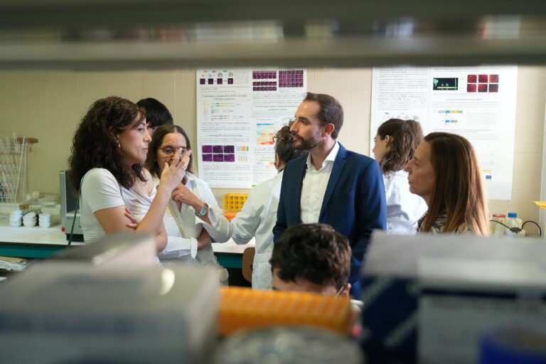 Castilla-La Mancha modifica los criterios de la orden de investigación para incrementar el número de investigadoras que lideran proyectos 