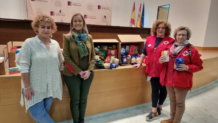 ‘Un kilo de letras’ logra más de un centenar de kilos de alimentos para Cruz Roja Valdepeñas