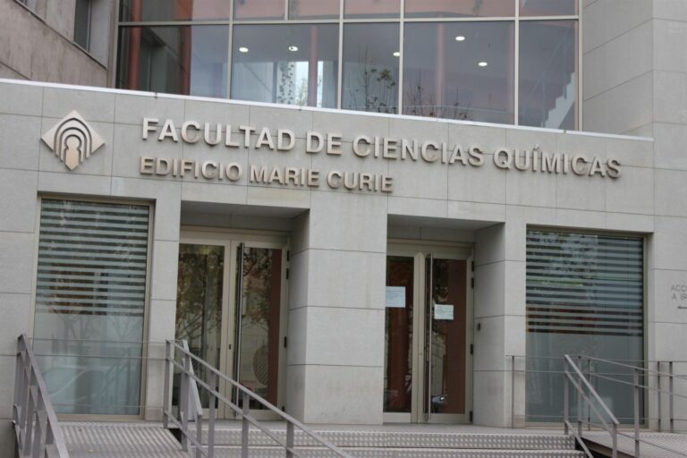 La Facultad de Químicas celebra el viernes una jornada de confraternización por 50 aniversario de estudios en Ciudad Real