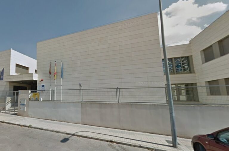 Desalojan a una treintena de alumnos del CEIP ‘El Santo’ de Alcázar de San Juan por un incendio en el lavavajillas