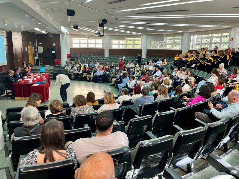 El programa de la UCLM para mayores de 50 años cierra un curso de récord con más de un millar de personas inscritas