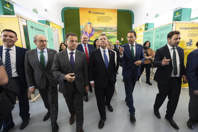 Globalcaja rinde homenaje a agricultores y ganaderos y pone de relieve el valor del sector agroalimentario de Castilla-La Mancha en su stand de Expovicaman