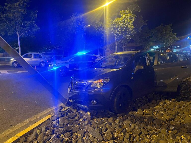 Ciudad Real: Roba un coche y acaba con él dentro de la rotonda del Quijote Azteca