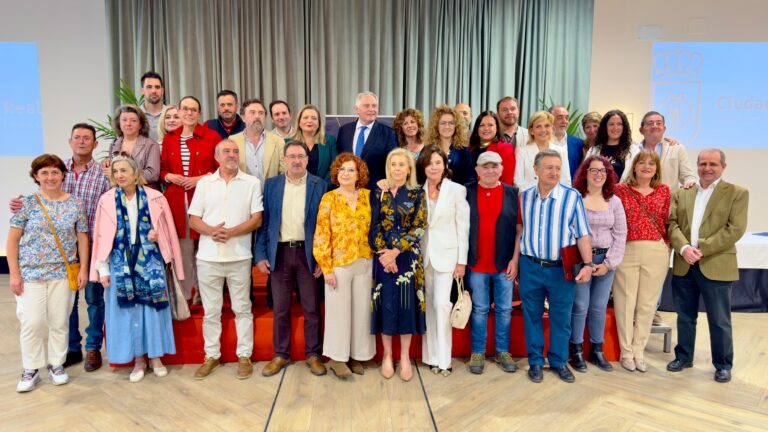El Ayuntamiento de Ciudad Real homenajea a una veintena de funcionarios jubilados