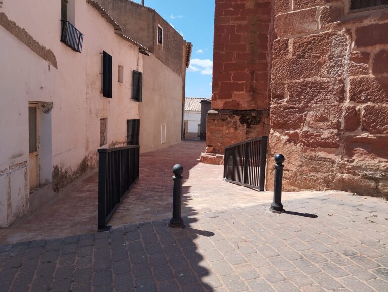 El Ayuntamiento de Terrinches consigue reabrir el callejón de la Iglesia, cerrado desde mediados de los años 60