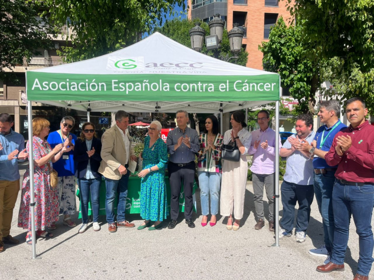 El Ayuntamiento de Puertollano entrega 1.000 euros a la Asociación Española Contra el Cáncer