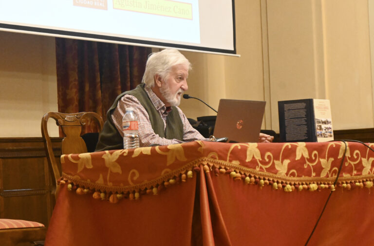 Agustín Jiménez inaugura en el Antiguo Casino el V Ciclo de Conferencias Ferroviarias