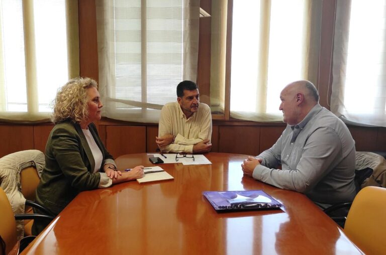 El Gobierno regional aborda con la Asociación Provincial de Taxistas de Ciudad Real asuntos relevantes para el buen funcionamiento del sector