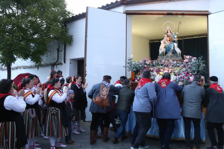 La lluvia y el granizo dejan a la Divina Pastora en su ermita