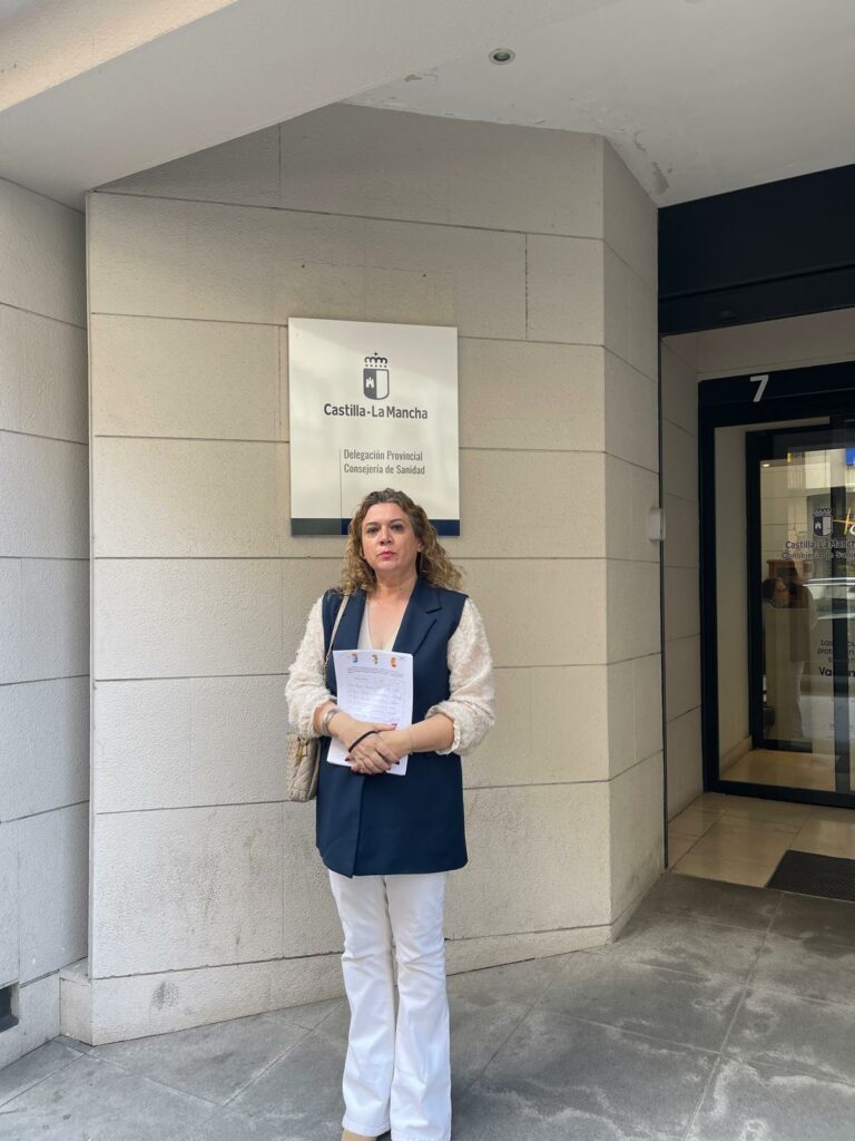 La alcaldesa de Agudo sigue reclamando a la Junta que refuerce el servicio de pediatría